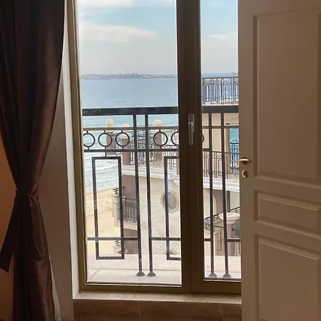 Penthouse Happy Moments 2 ساني بيتش